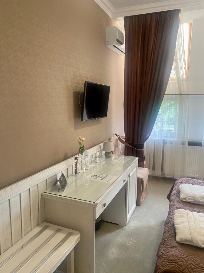 Boutique Hotel Deluxe 卡缅涅茨-波多利斯基 外观 照片