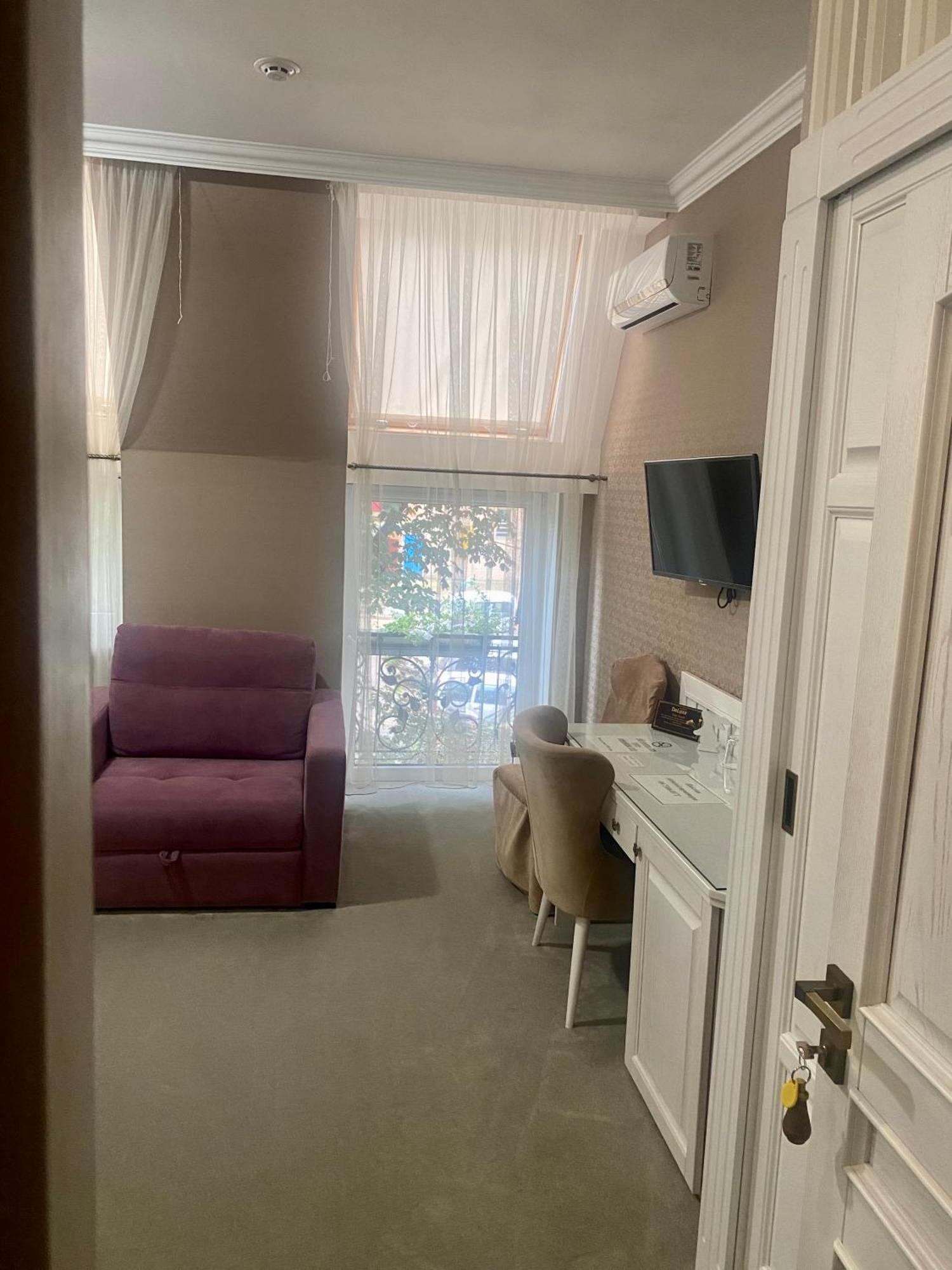 Boutique Hotel Deluxe 卡缅涅茨-波多利斯基 外观 照片