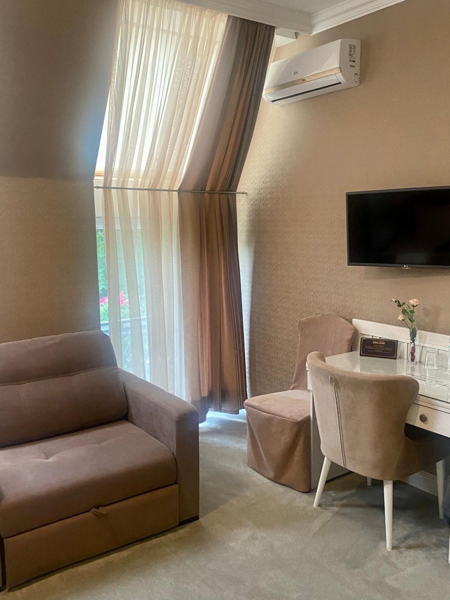 Boutique Hotel Deluxe 卡缅涅茨-波多利斯基 外观 照片
