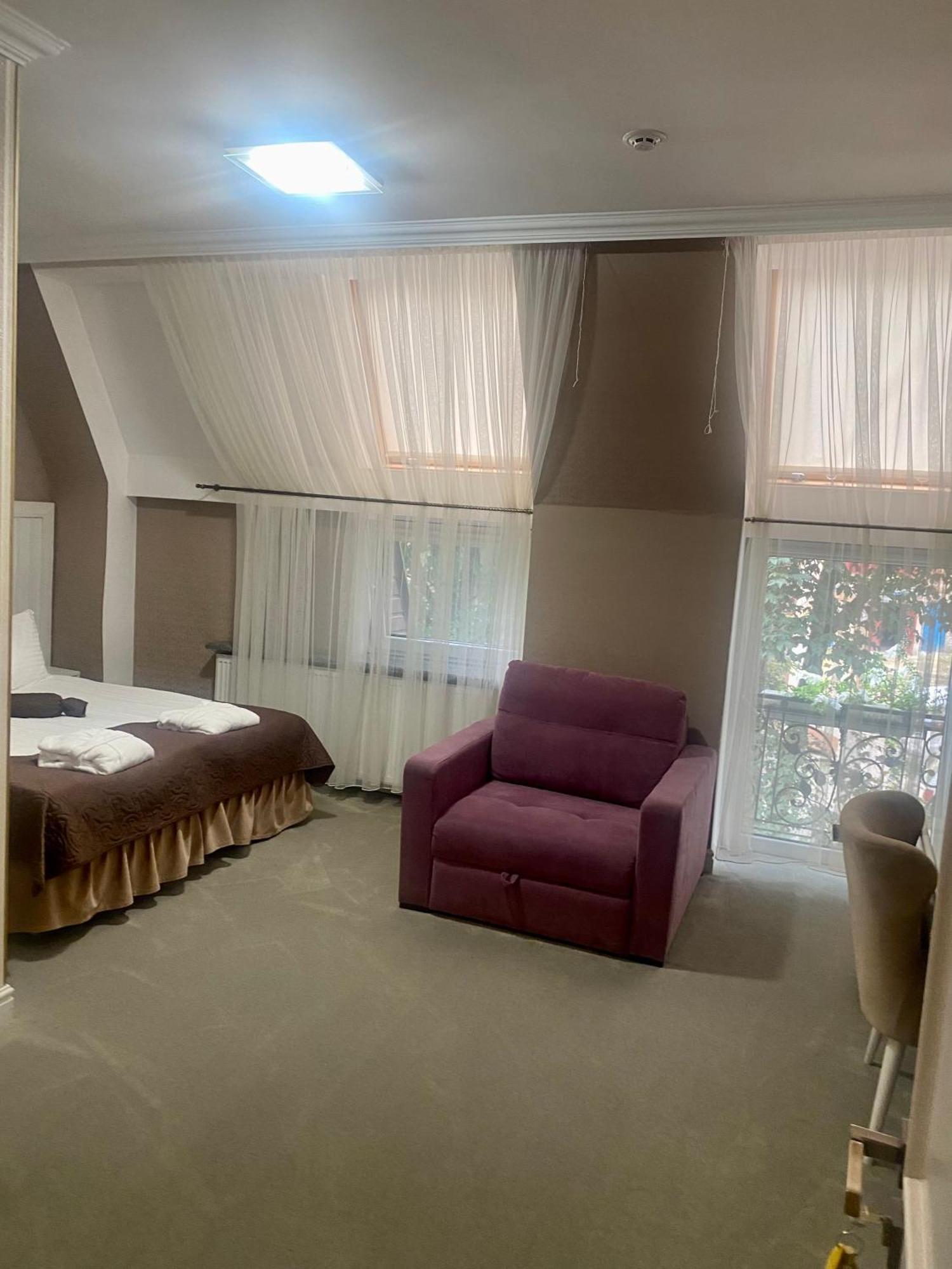 Boutique Hotel Deluxe 卡缅涅茨-波多利斯基 外观 照片