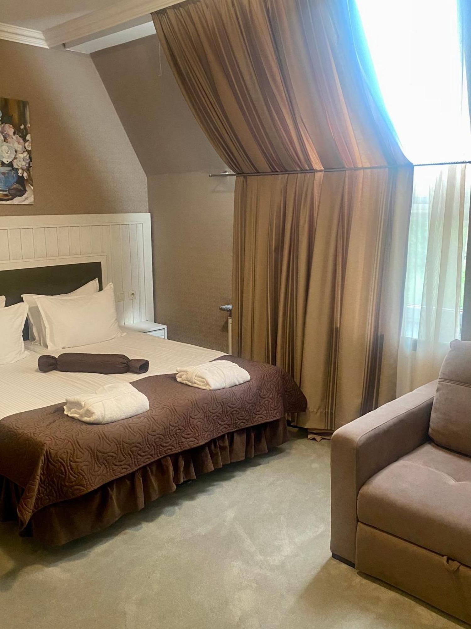 Boutique Hotel Deluxe 卡缅涅茨-波多利斯基 外观 照片