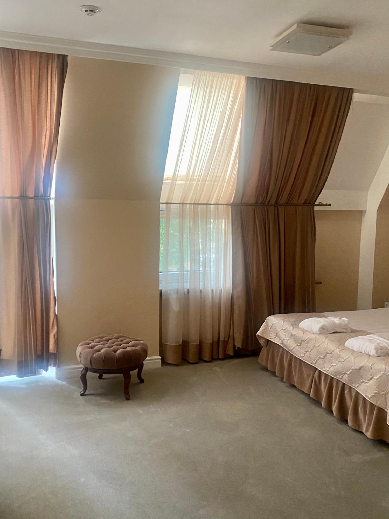 Boutique Hotel Deluxe 卡缅涅茨-波多利斯基 外观 照片