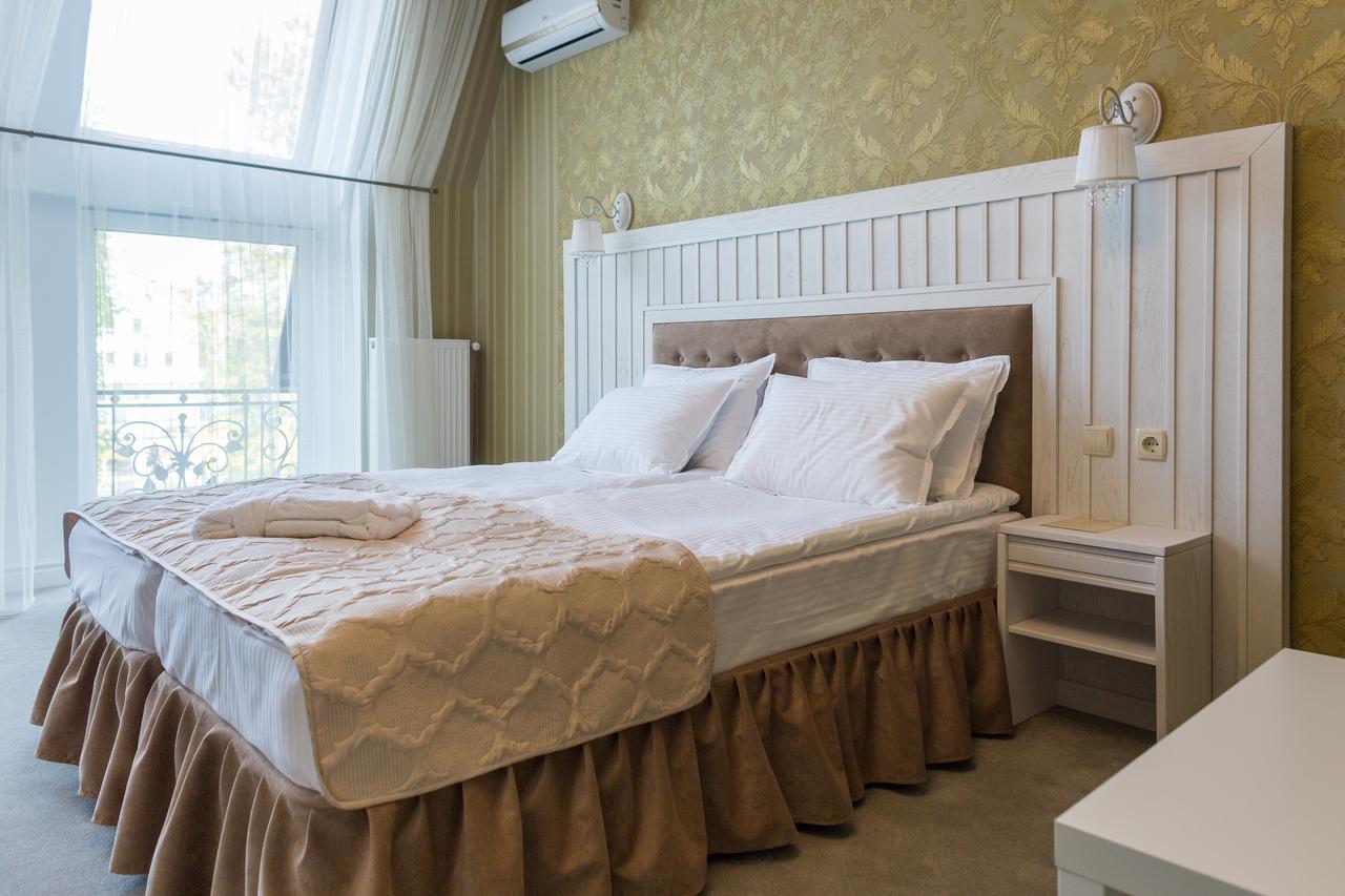 Boutique Hotel Deluxe 卡缅涅茨-波多利斯基 外观 照片